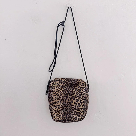 Levi's Leopard Animal Print Bag Crossbody Fanny Pack Zipper - Picture 3 of 7